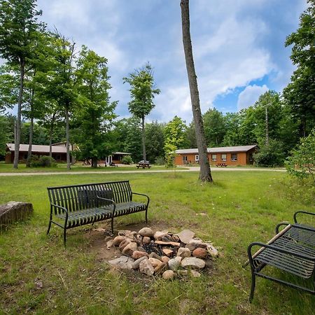 Madawaska Lodge-Cottage Екстер'єр фото