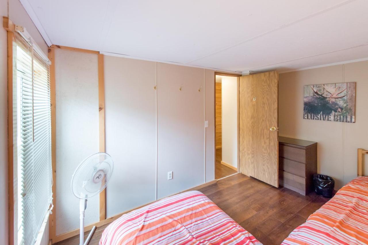 Madawaska Lodge-Cottage Екстер'єр фото